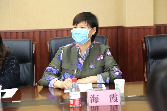 来自开封汴绣厂的全国人大代表程芳表示法院工作应加大对知识产权的